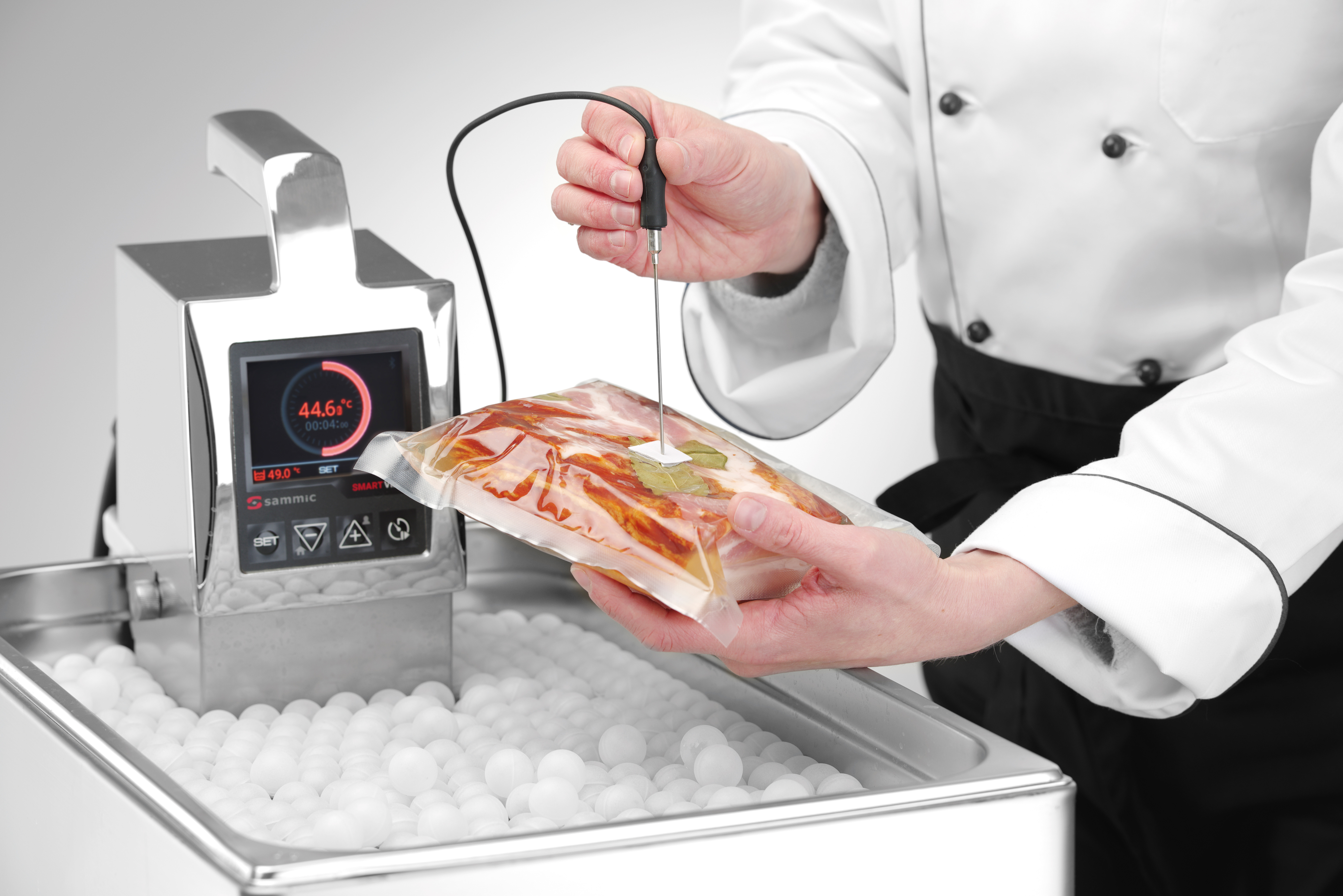 Занурювальний термостат для приготування їжі Sous Vide 9, на макс.56 літрів, функція Bluetooth 1180140 Hendi Stainless steel